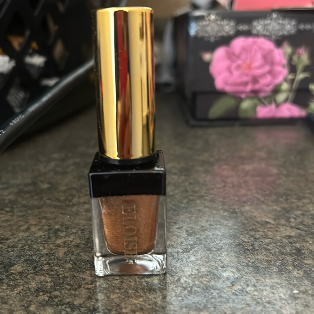 Eloise liquid eyeshadow